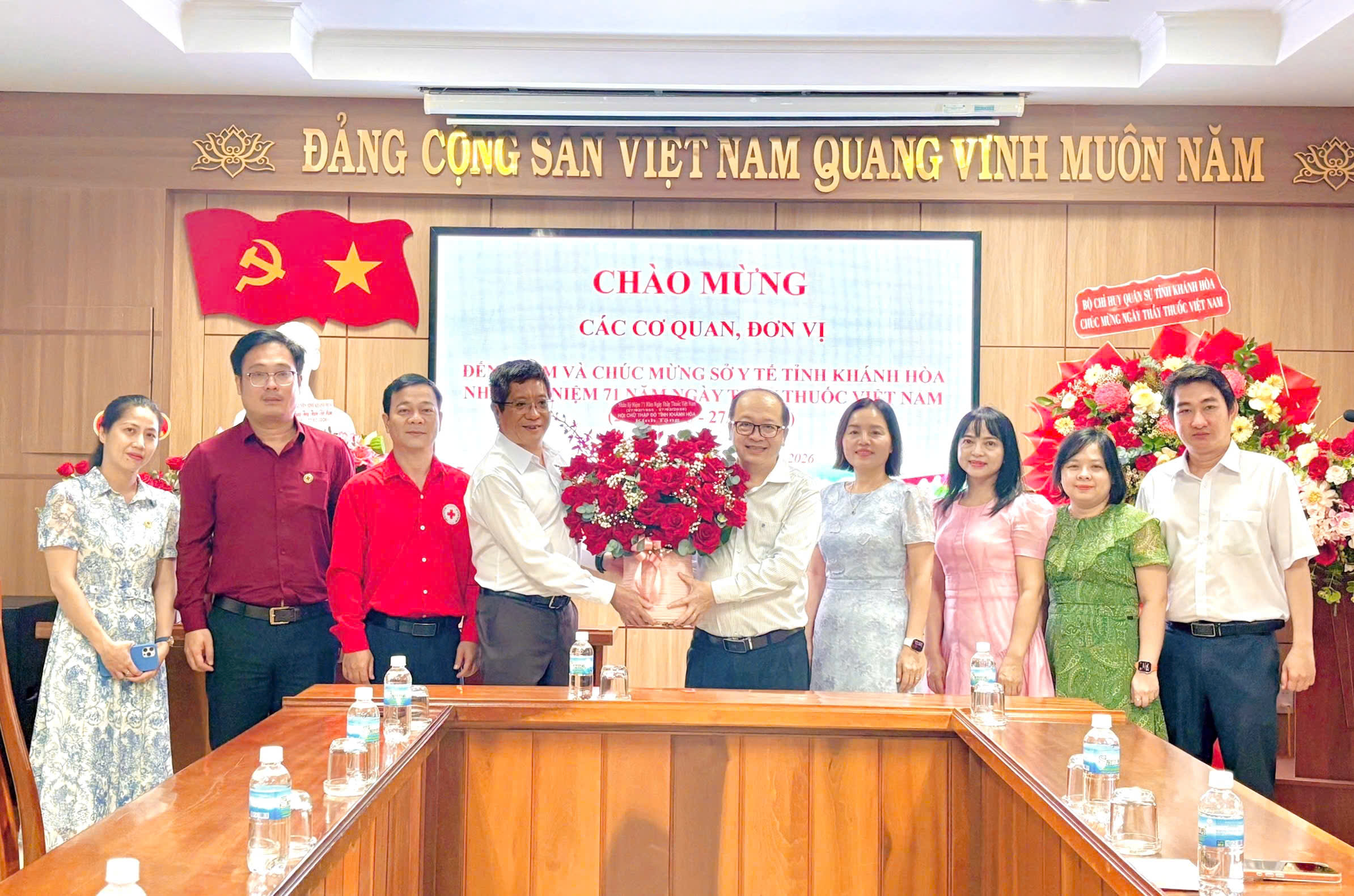 Kính gửi Quý thầy thuốc, cán bộ y tế cùng toàn thể những người đang ngày đêm cống hiến cho sự nghiệp chăm sóc sức khỏe nhân dân!